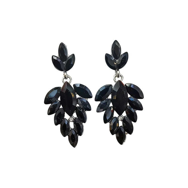 Leaf are light luxury versatile, colorful earrings with a simple and elegant style