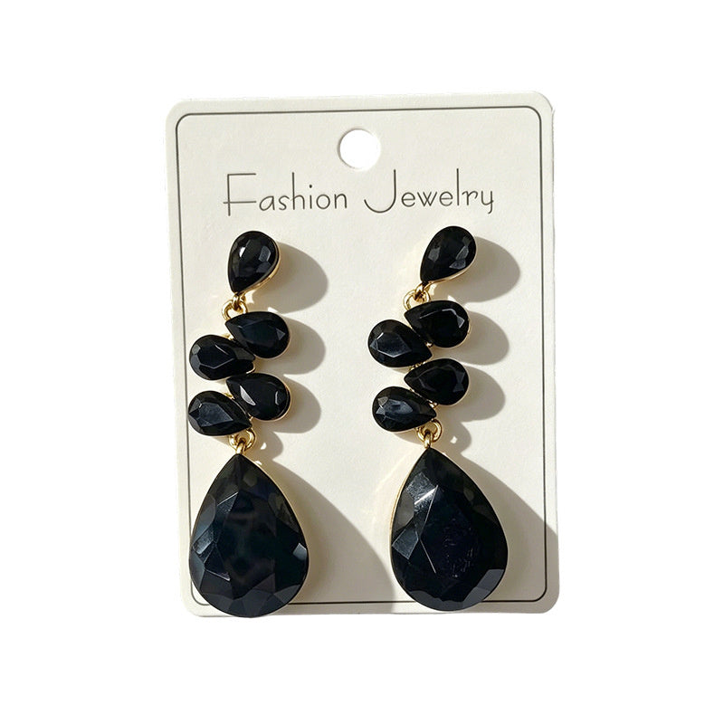 Multi-tiered long drop with colored diamonds, suitable for parties and photo shoots, versatile earrings