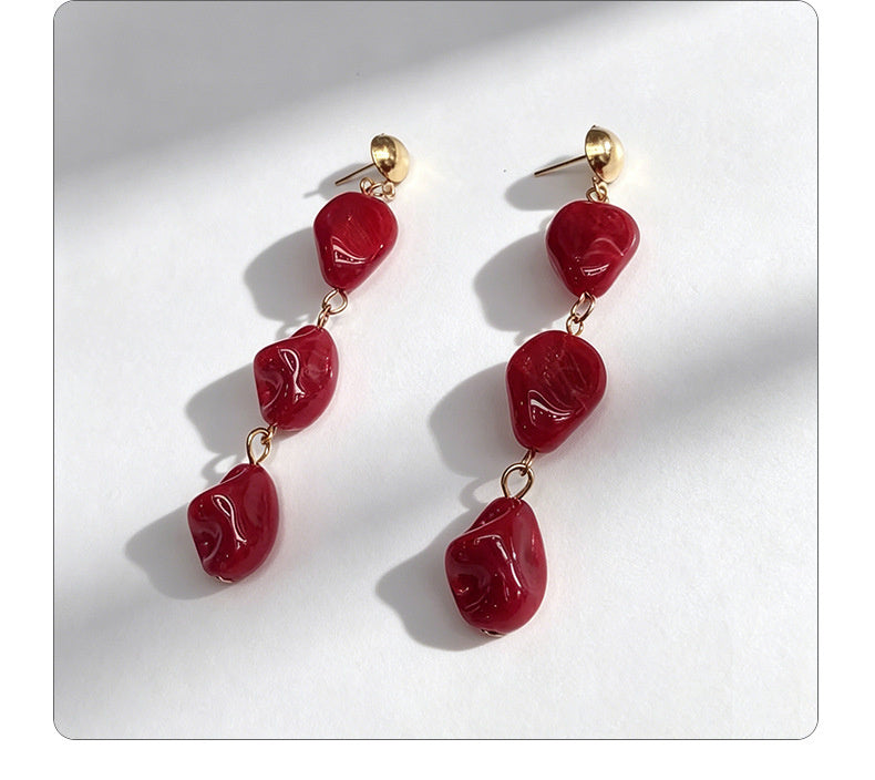 Pink irregular beaded with a gentle temperament, long earrings that flatter the face shape