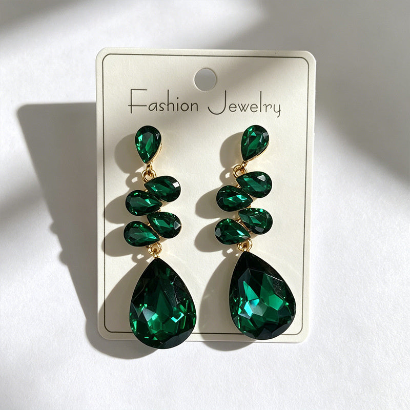 Multi-tiered long drop with colored diamonds, suitable for parties and photo shoots, versatile earrings