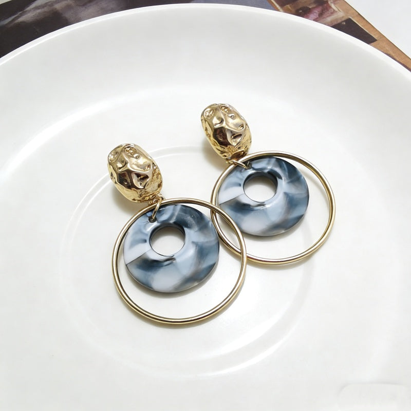 Acrylic hoop with shell pattern, high-end earrings