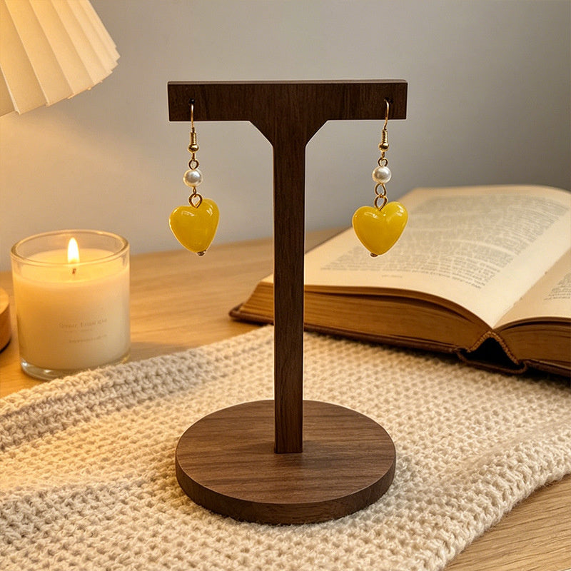 Unique elegant amber heart earrings with a gentle and sophisticated vibe, versatile accessory