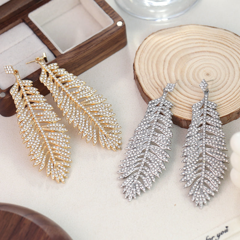 Fashionable feather for women, European American exaggerated retro cool style, stylish and unique hip-hop diamond-embellished leaf earrings