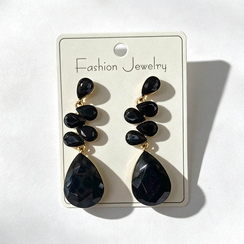 Multi-tiered long drop with colored diamonds, suitable for parties and photo shoots, versatile earrings