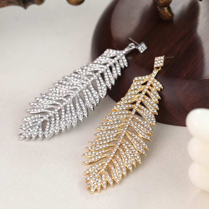 Fashionable feather for women, European American exaggerated retro cool style, stylish and unique hip-hop diamond-embellished leaf earrings