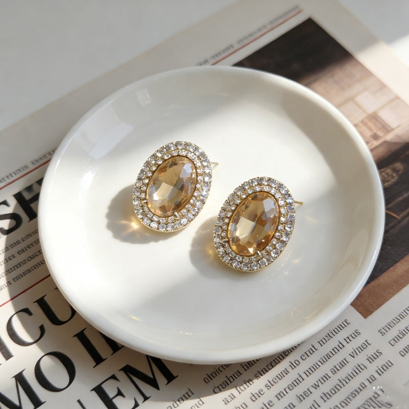 Oval made of alloy, fashionable and elegant, with a high-end feel, niche light luxury earrings