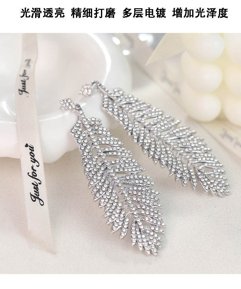 Fashionable feather for women, European American exaggerated retro cool style, stylish and unique hip-hop diamond-embellished leaf earrings