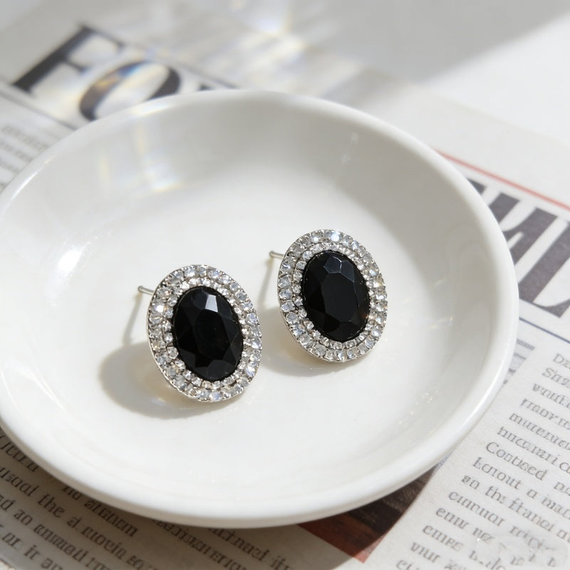 Oval made of alloy, fashionable and elegant, with a high-end feel, niche light luxury earrings
