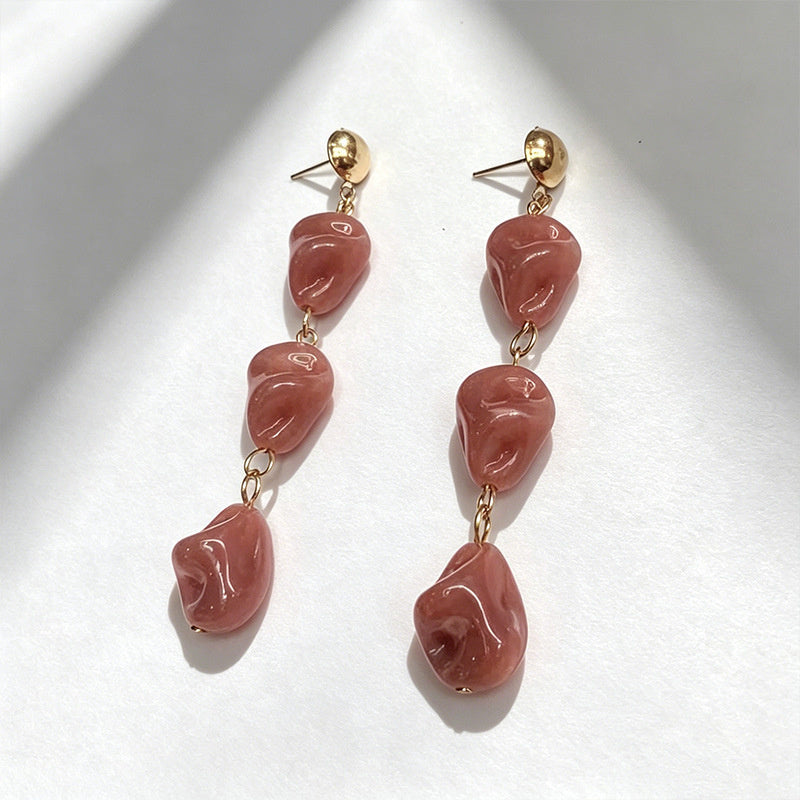 Pink irregular beaded with a gentle temperament, long earrings that flatter the face shape
