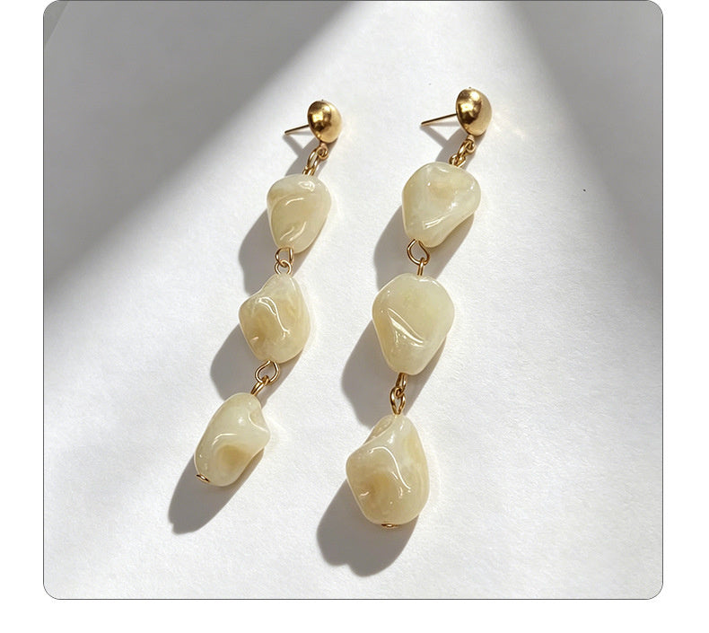 Pink irregular beaded with a gentle temperament, long earrings that flatter the face shape