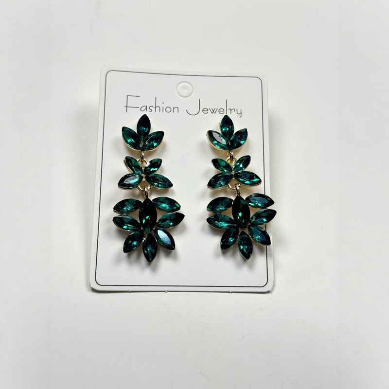 Diamond-studded leaf tassel women, light luxury style, high-end long earrings for evening parties