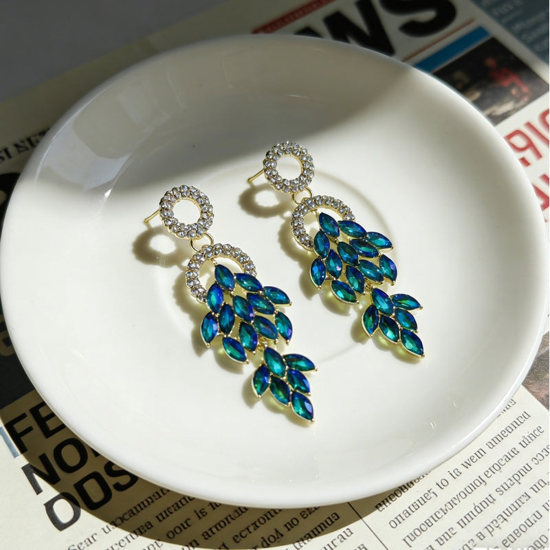 Full zirconia-studded leaf tassel pendant women, suitable for prom and evening parties, high-end fashion earrings