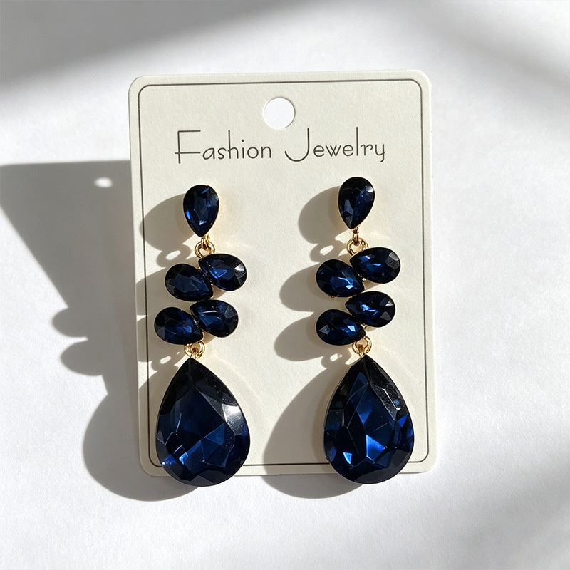 Multi-tiered long drop with colored diamonds, suitable for parties and photo shoots, versatile earrings