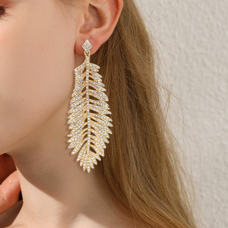 Fashionable feather for women, European American exaggerated retro cool style, stylish and unique hip-hop diamond-embellished leaf earrings