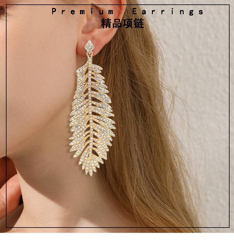 Fashionable feather for women, European American exaggerated retro cool style, stylish and unique hip-hop diamond-embellished leaf earrings