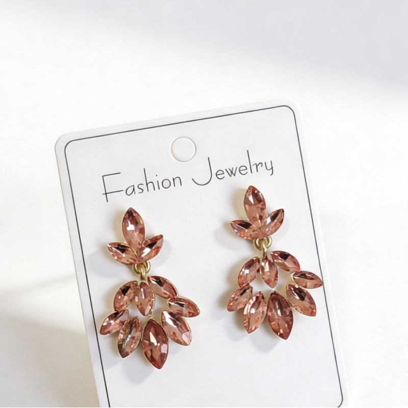 Light luxury high-end earrings with a leaf design, Korean style, trendy and fashionable ear accessories