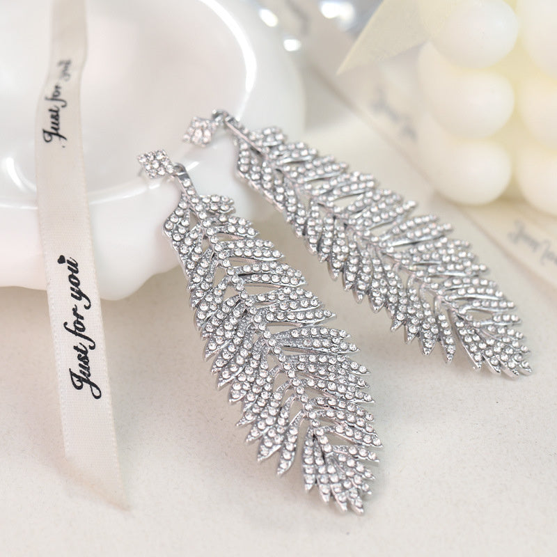 Fashionable feather for women, European American exaggerated retro cool style, stylish and unique hip-hop diamond-embellished leaf earrings