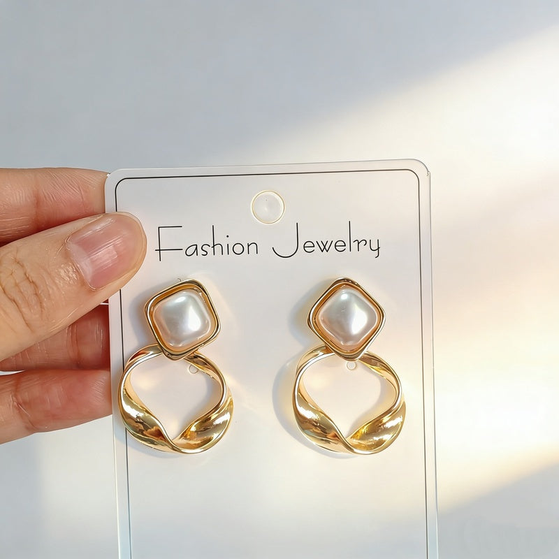 French-style elegant pearl earrings, light luxury, high-end, stunning and fashionable earrings