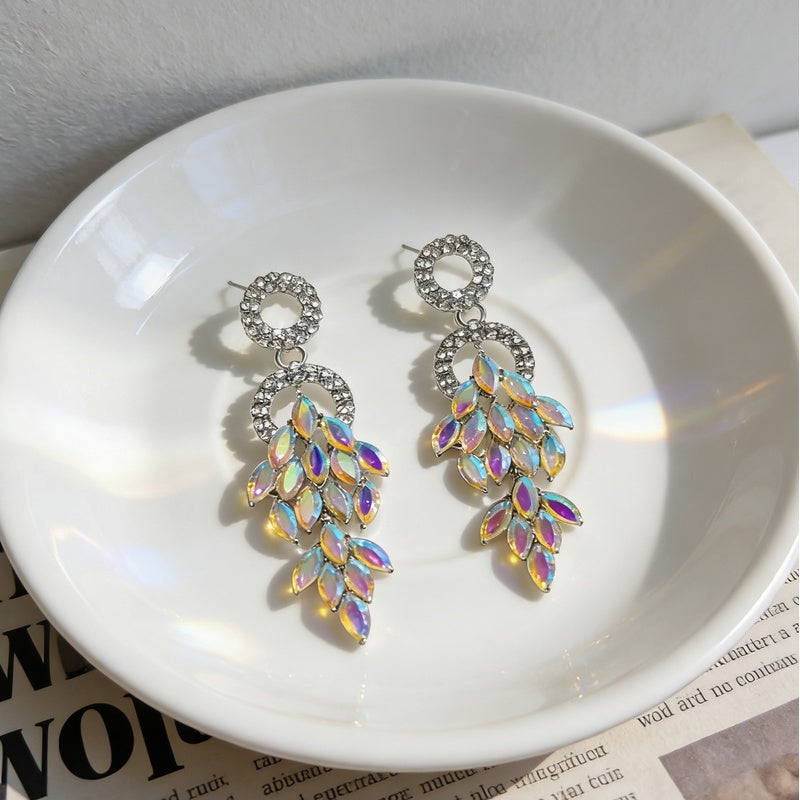 Full zirconia-studded leaf tassel pendant women, suitable for prom and evening parties, high-end fashion earrings