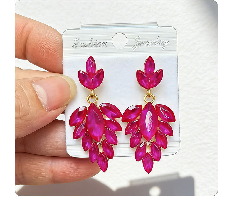 Leaf are light luxury versatile, colorful earrings with a simple and elegant style