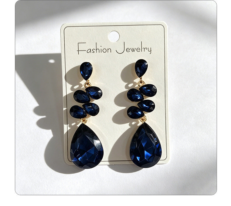 Multi-tiered long drop with colored diamonds, suitable for parties and photo shoots, versatile earrings