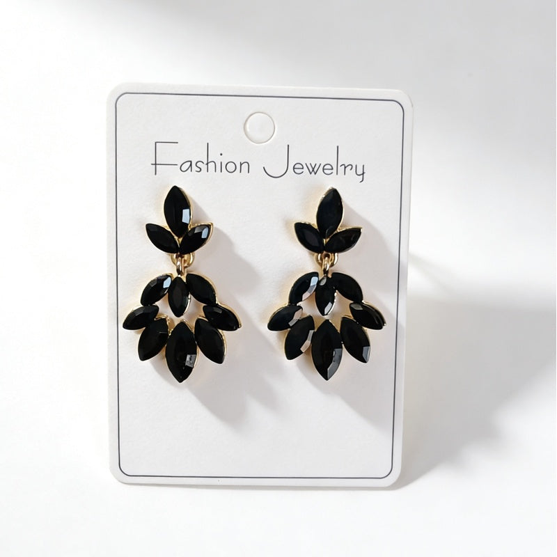 Light luxury high-end earrings with a leaf design, Korean style, trendy and fashionable ear accessories