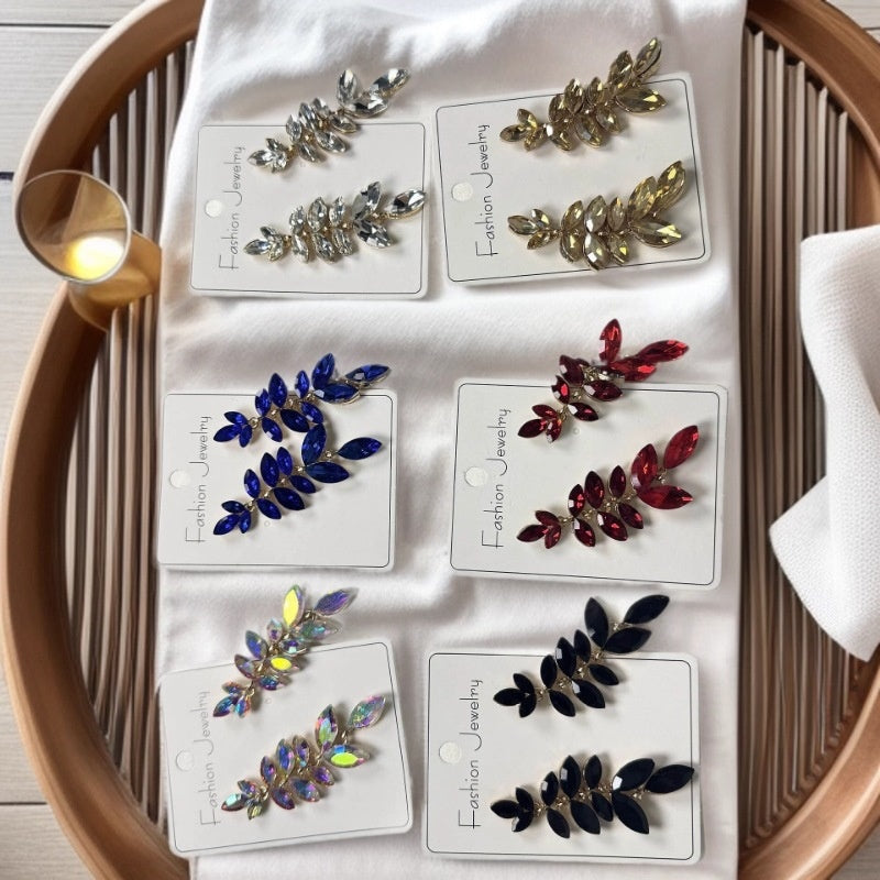 Fashionable leaf-shaped crystal hairpin for women, versatile elegant hair accessory with a light luxury and high-end feel