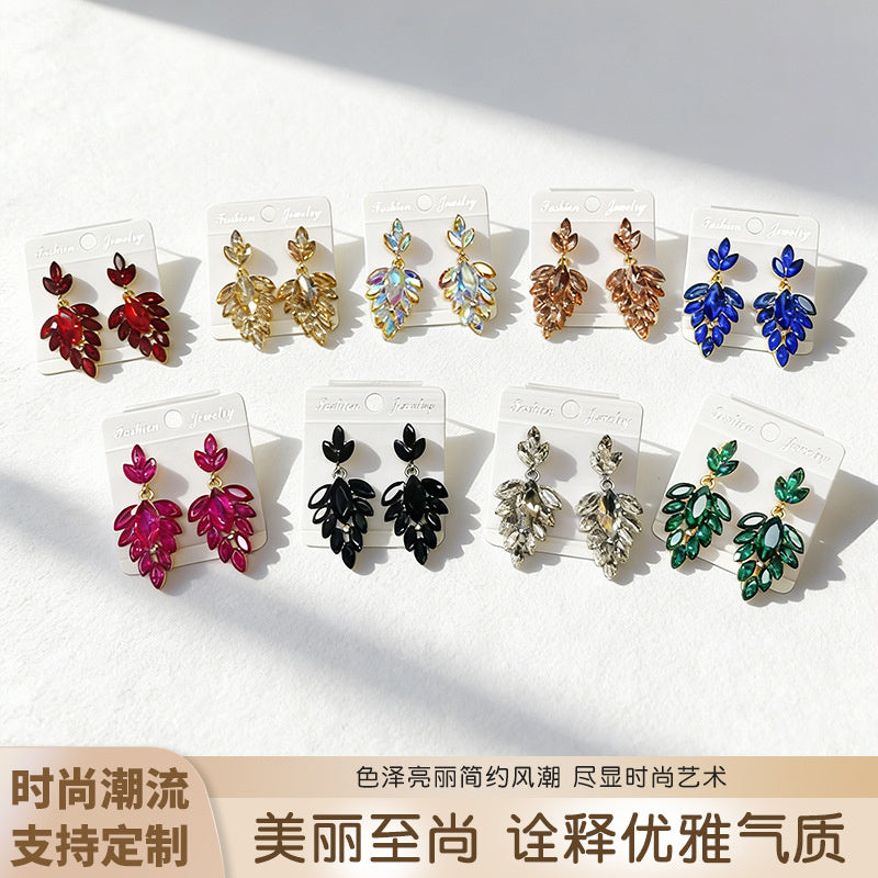 Leaf are light luxury versatile, colorful earrings with a simple and elegant style