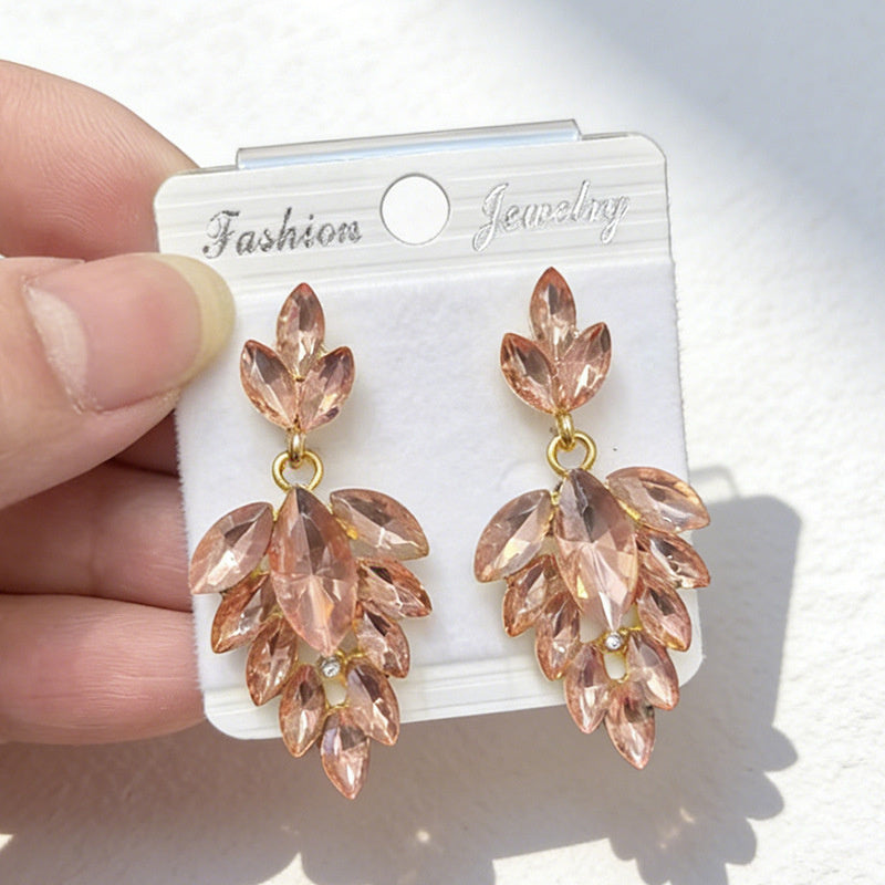Leaf are light luxury versatile, colorful earrings with a simple and elegant style