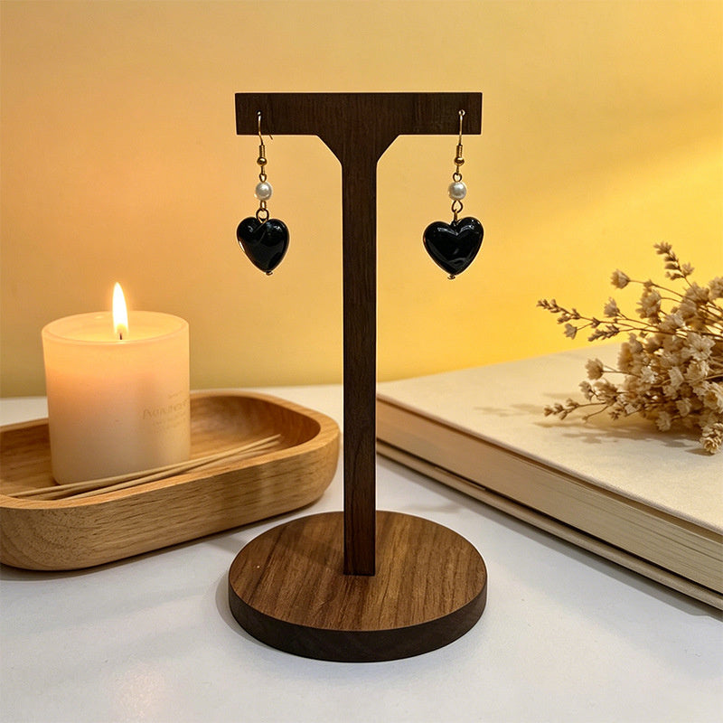 Unique elegant amber heart earrings with a gentle and sophisticated vibe, versatile accessory