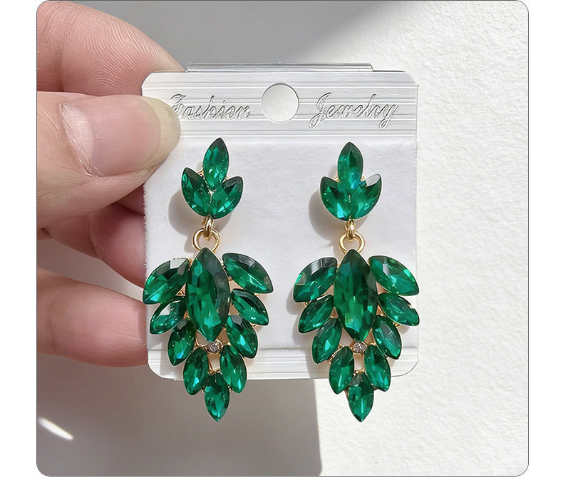 Leaf are light luxury versatile, colorful earrings with a simple and elegant style