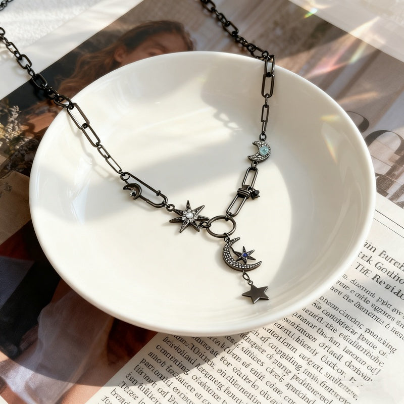 Y2K style star evil eye pendant necklace, exquisite and elegant niche collarbone chain, light luxury fashion accessory