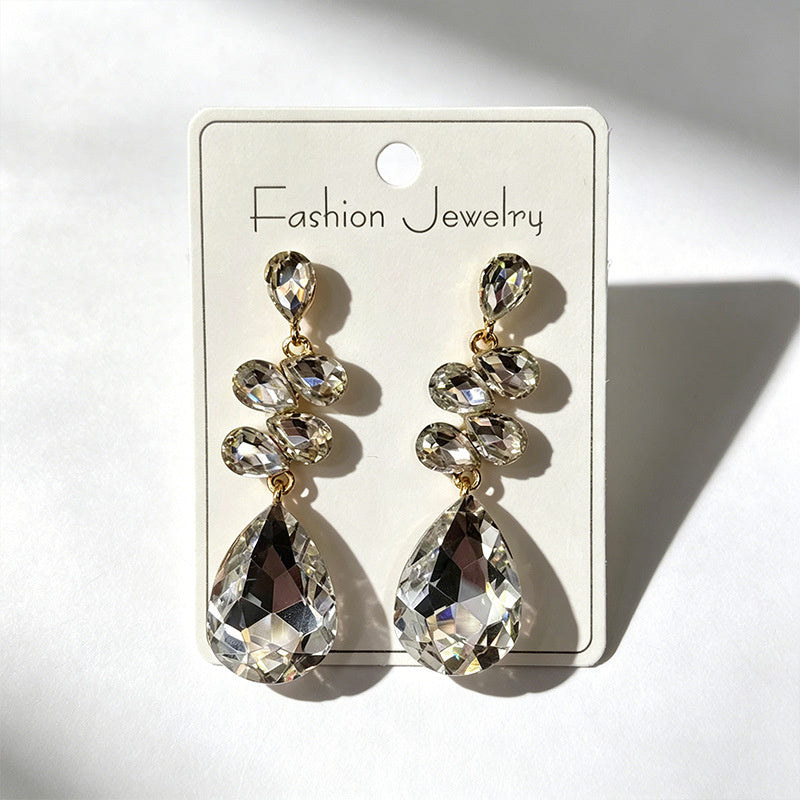 Multi-tiered long drop with colored diamonds, suitable for parties and photo shoots, versatile earrings
