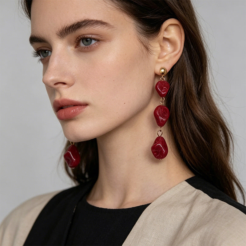 Pink irregular beaded with a gentle temperament, long earrings that flatter the face shape