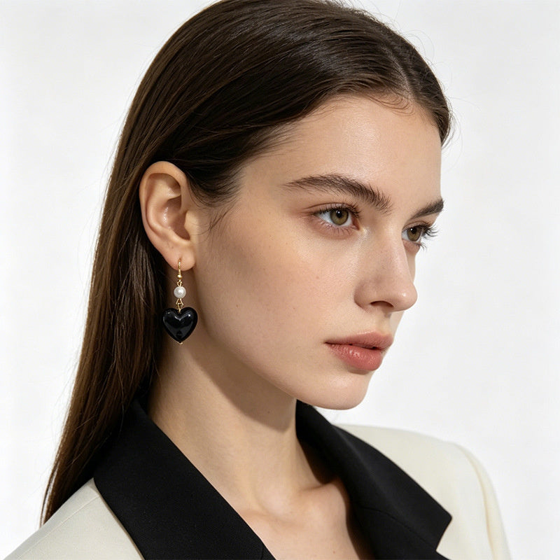 Unique elegant amber heart earrings with a gentle and sophisticated vibe, versatile accessory