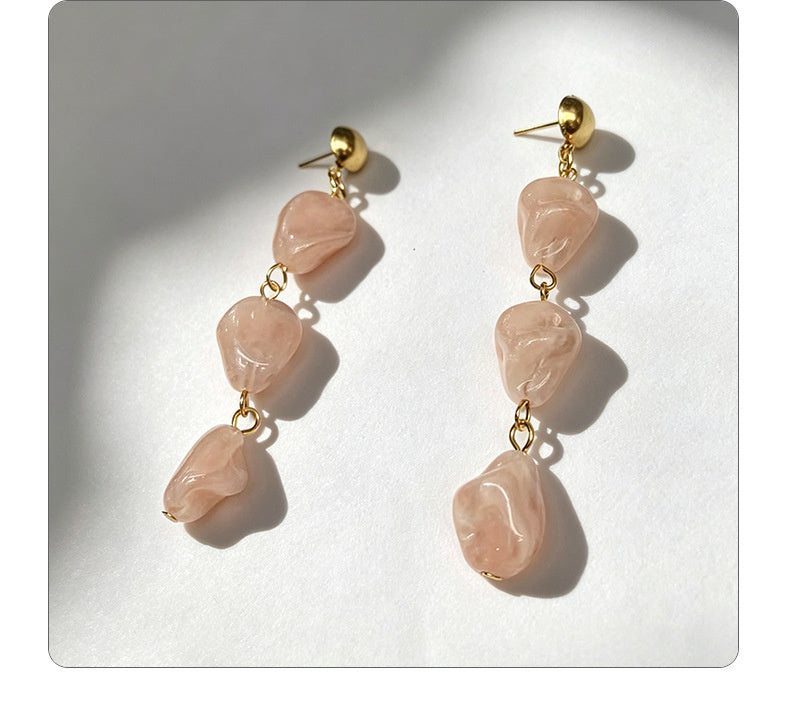 Pink irregular beaded with a gentle temperament, long earrings that flatter the face shape