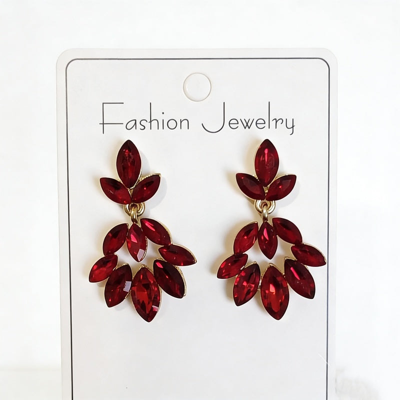 Light luxury high-end earrings with a leaf design, Korean style, trendy and fashionable ear accessories