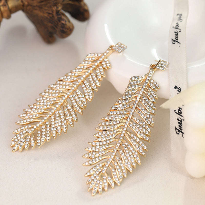 Fashionable feather for women, European American exaggerated retro cool style, stylish and unique hip-hop diamond-embellished leaf earrings