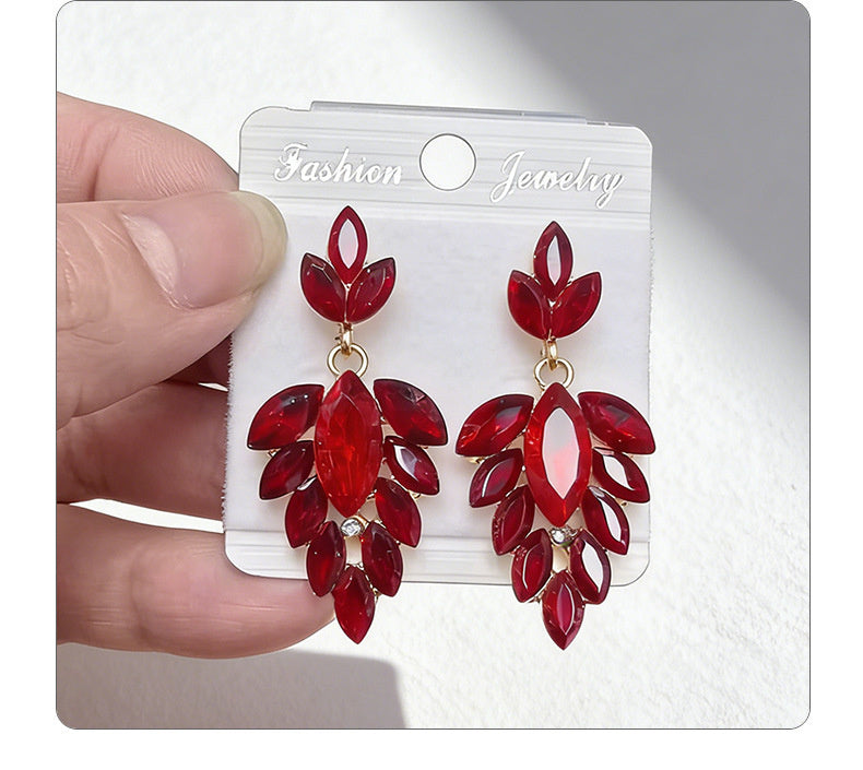 Leaf are light luxury versatile, colorful earrings with a simple and elegant style