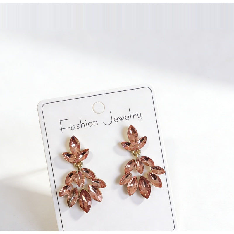 Light luxury high-end earrings with a leaf design, Korean style, trendy and fashionable ear accessories