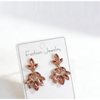 Light luxury high-end earrings with a leaf design, Korean style, trendy and fashionable ear accessories