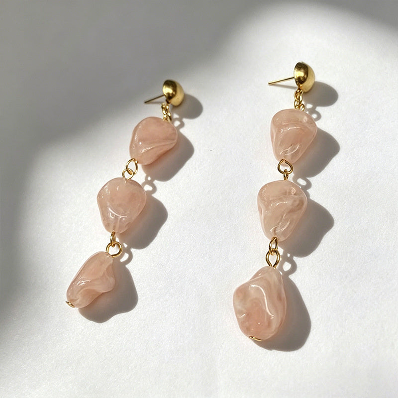 Pink irregular beaded with a gentle temperament, long earrings that flatter the face shape