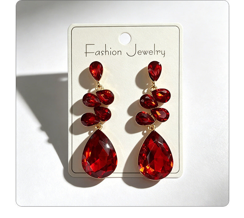 Multi-tiered long drop with colored diamonds, suitable for parties and photo shoots, versatile earrings