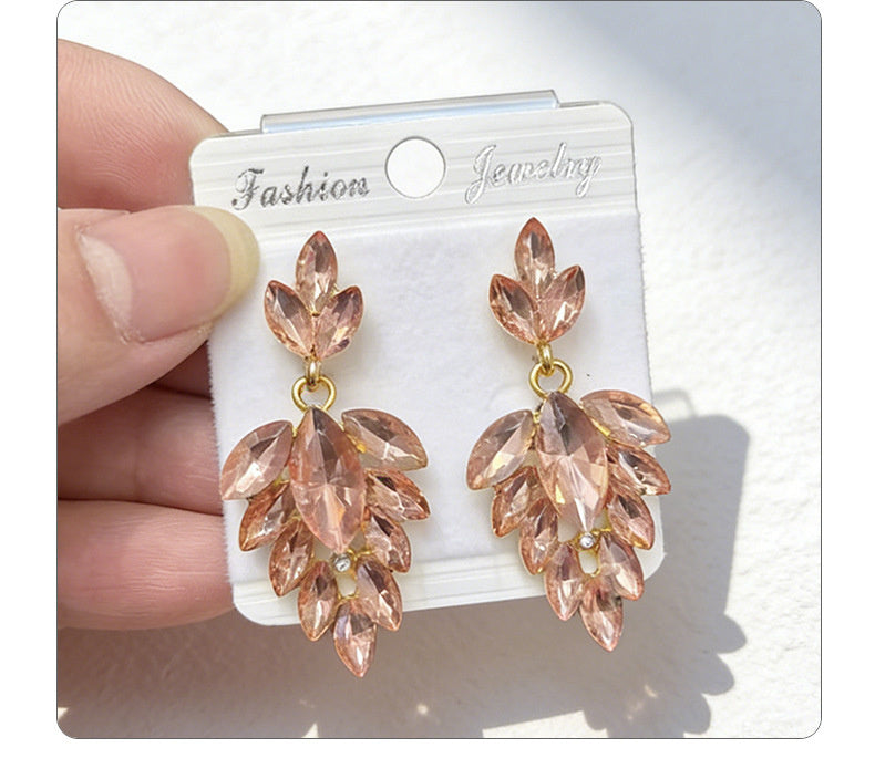 Leaf are light luxury versatile, colorful earrings with a simple and elegant style
