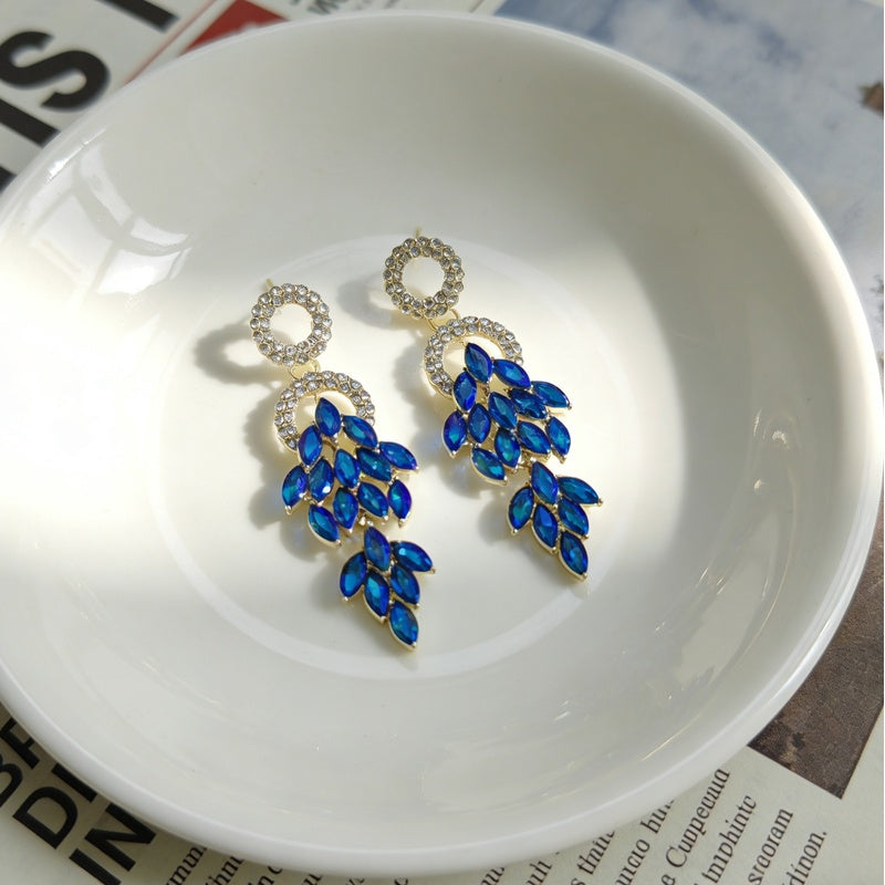 Full zirconia-studded leaf tassel pendant women, suitable for prom and evening parties, high-end fashion earrings