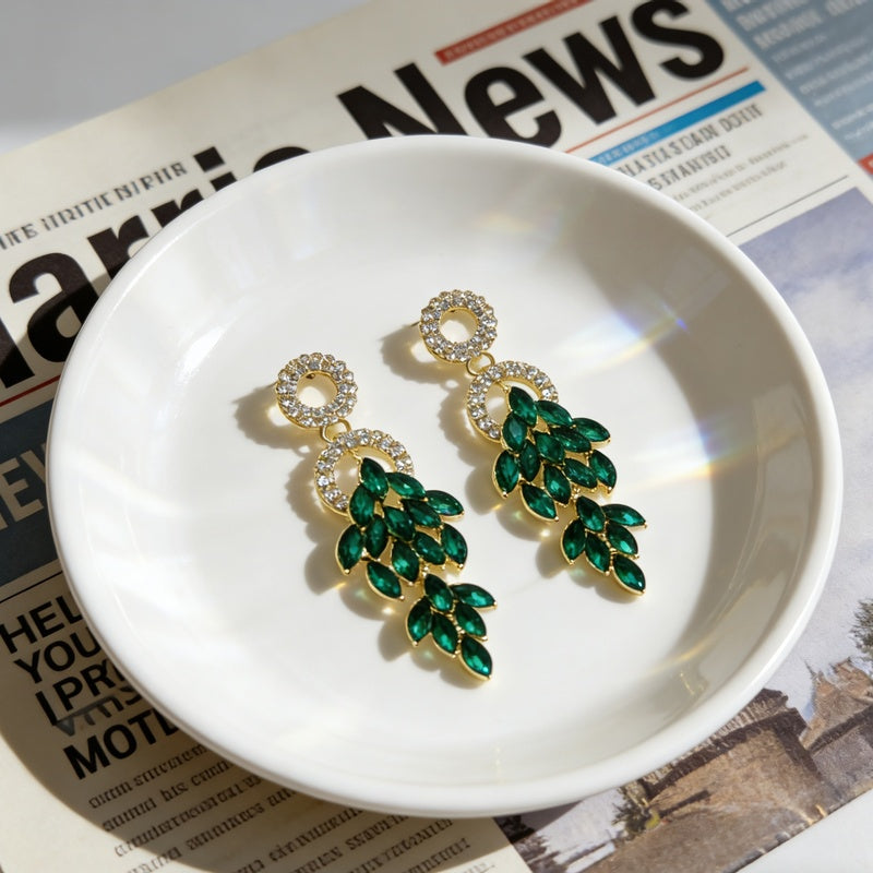 Full zirconia-studded leaf tassel pendant women, suitable for prom and evening parties, high-end fashion earrings