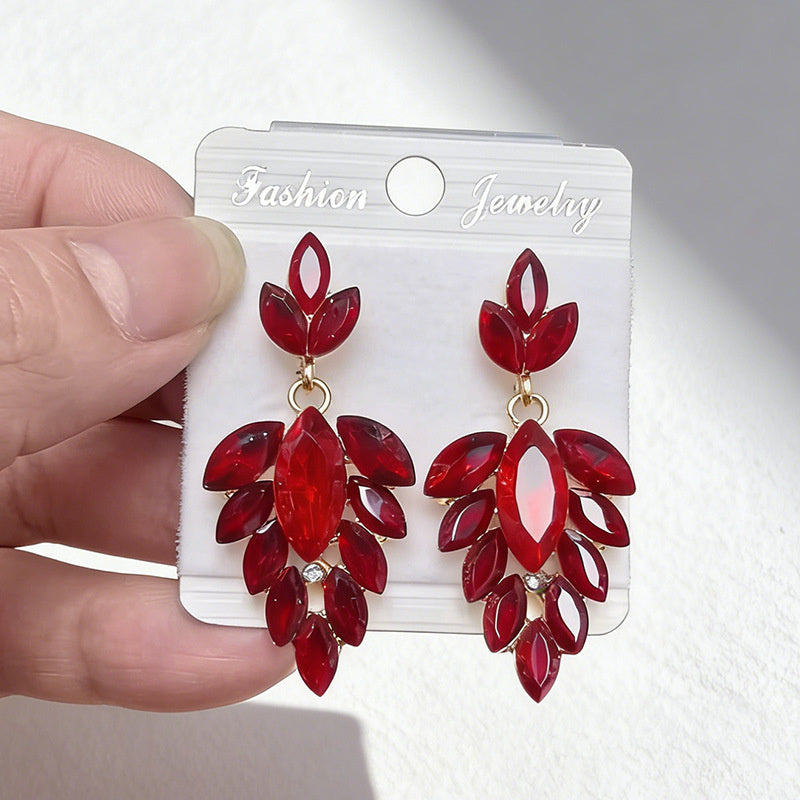 Leaf are light luxury versatile, colorful earrings with a simple and elegant style